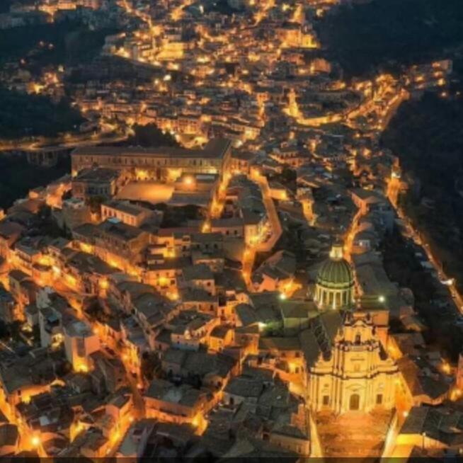 Casa Dell'Aquila Barocca Lägenhet Ragusa Exteriör bild